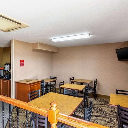 Econo Lodge Inn & Suites Evansville Stevenson Eksteriør billede