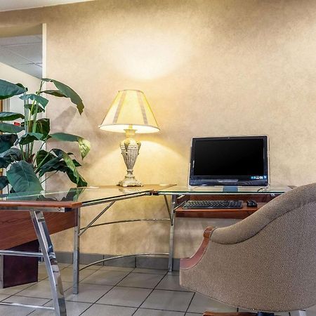 Econo Lodge Inn & Suites Evansville Stevenson Eksteriør billede