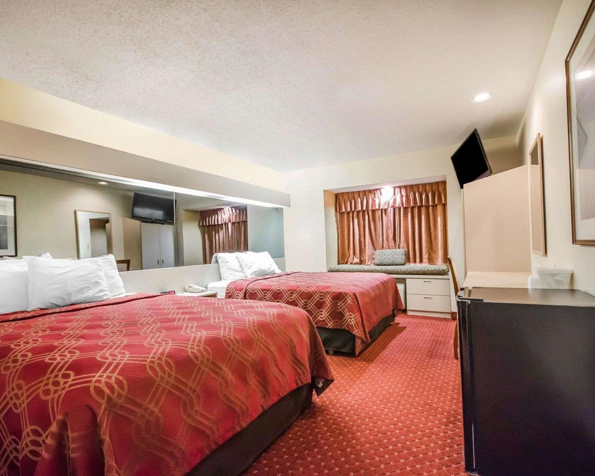 Econo Lodge Inn & Suites Evansville Stevenson Eksteriør billede