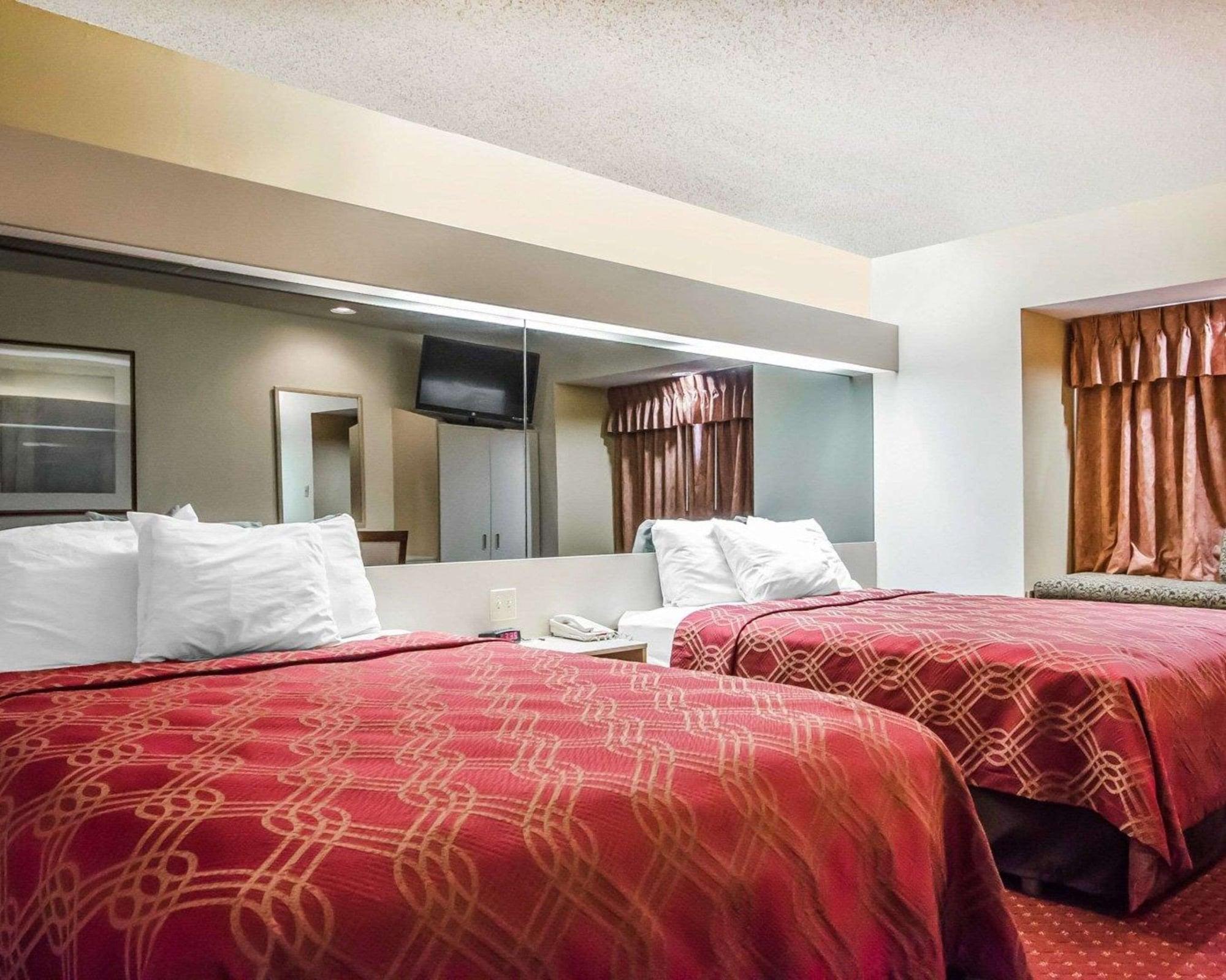 Econo Lodge Inn & Suites Evansville Stevenson Eksteriør billede