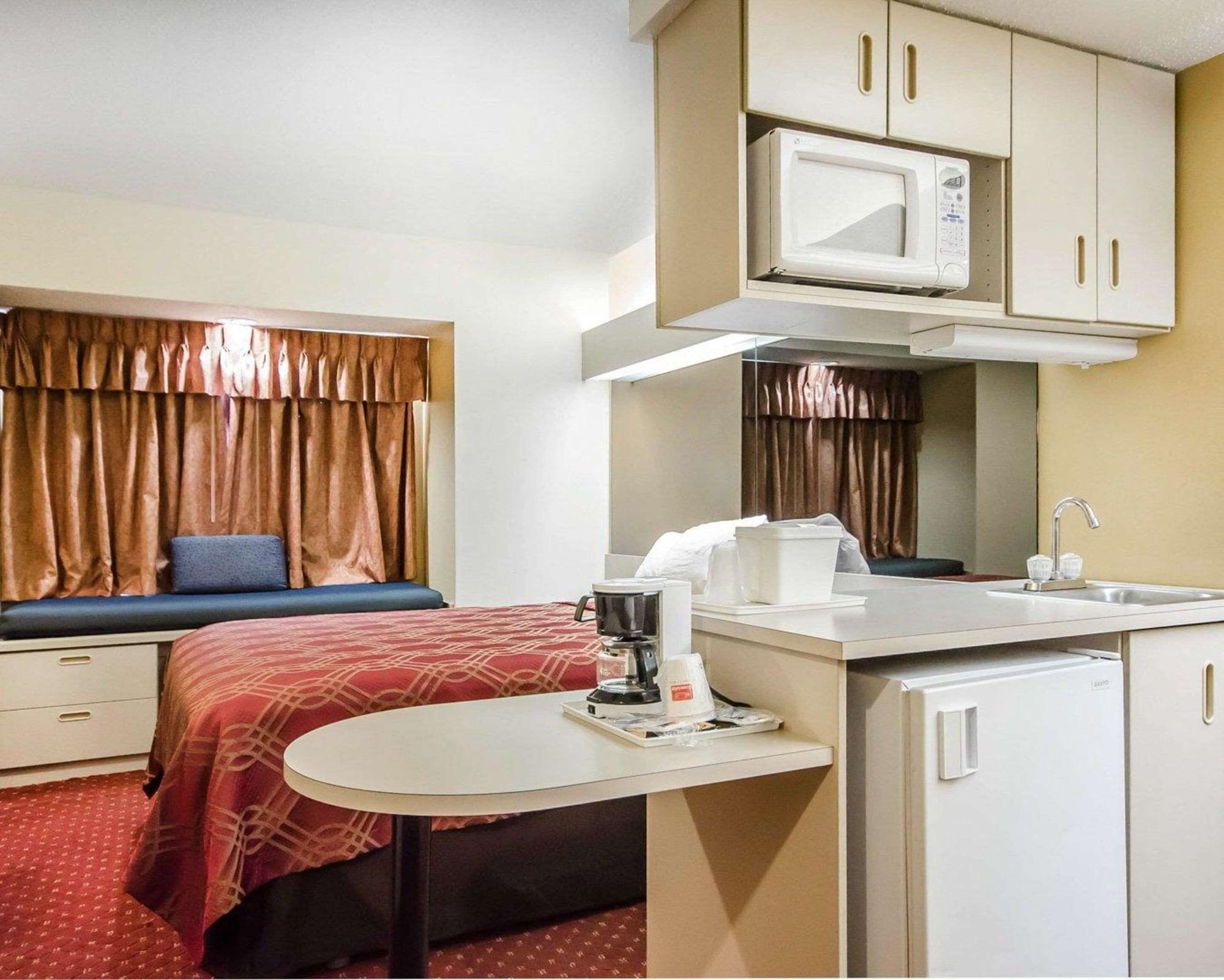 Econo Lodge Inn & Suites Evansville Stevenson Eksteriør billede