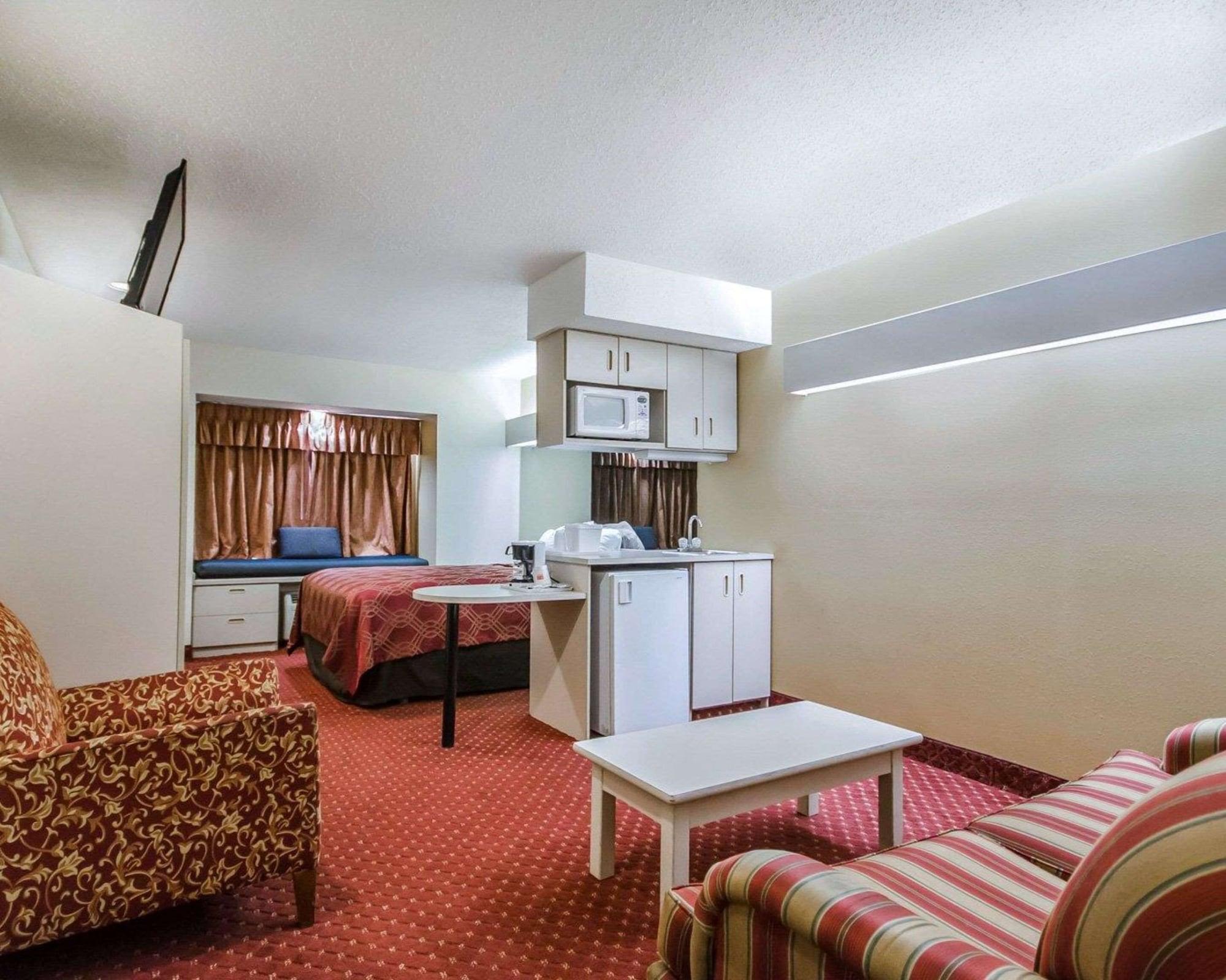 Econo Lodge Inn & Suites Evansville Stevenson Eksteriør billede