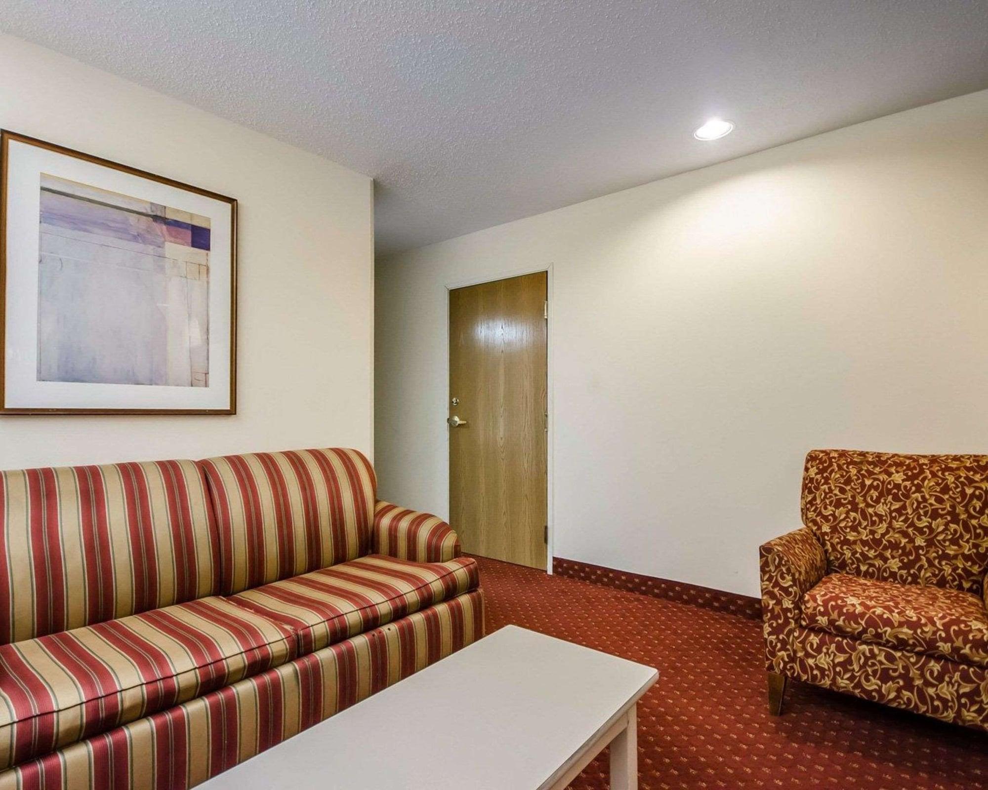 Econo Lodge Inn & Suites Evansville Stevenson Eksteriør billede