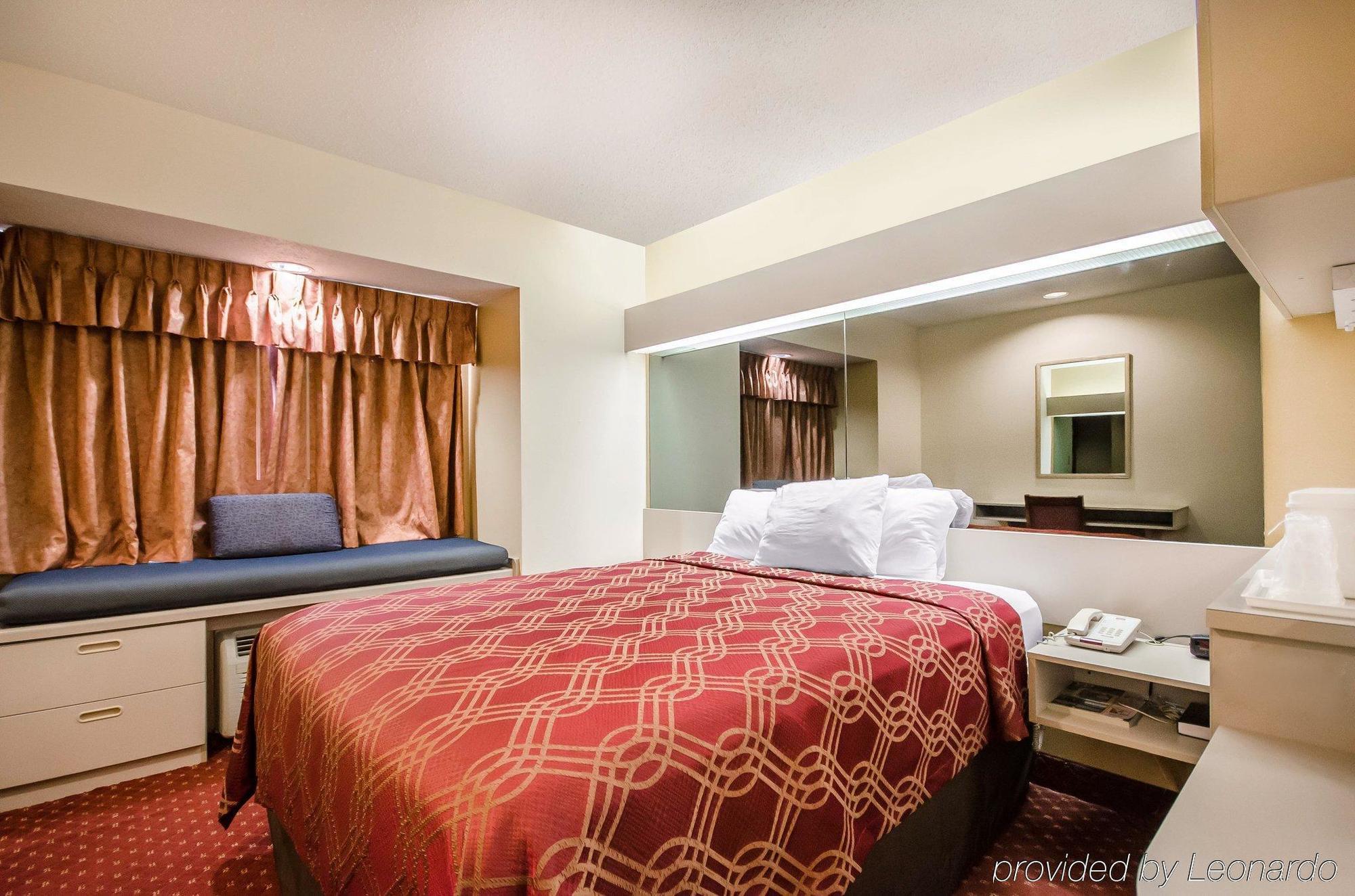 Econo Lodge Inn & Suites Evansville Stevenson Eksteriør billede