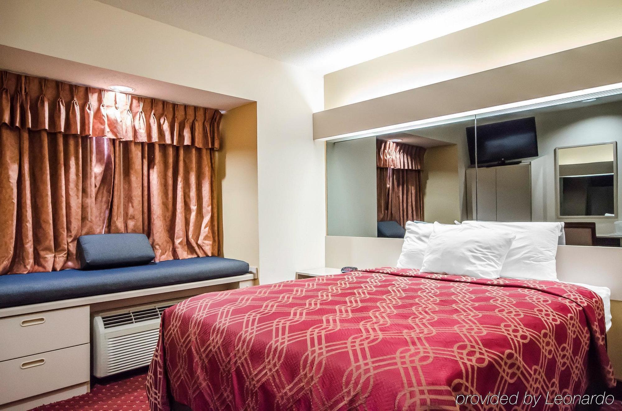 Econo Lodge Inn & Suites Evansville Stevenson Eksteriør billede