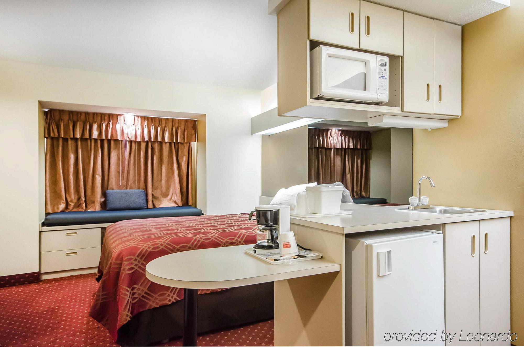Econo Lodge Inn & Suites Evansville Stevenson Eksteriør billede