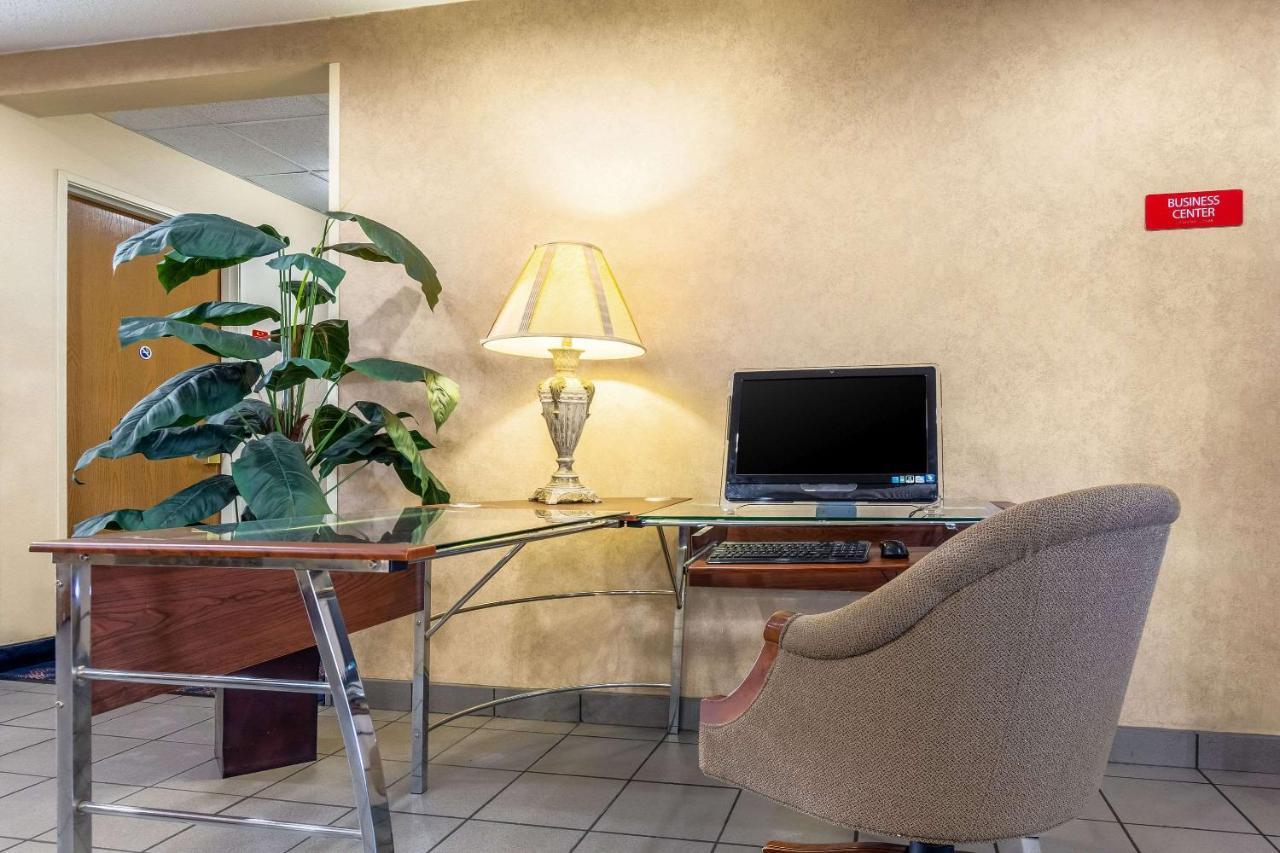 Econo Lodge Inn & Suites Evansville Stevenson Eksteriør billede